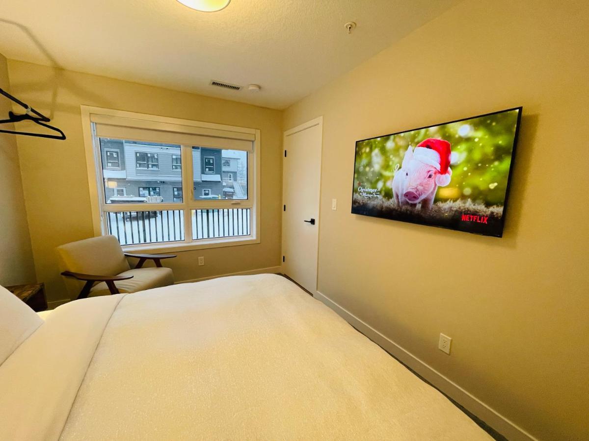 Joes Brand New 2 King Bedrooms Townhome In キャンモア エクステリア 写真