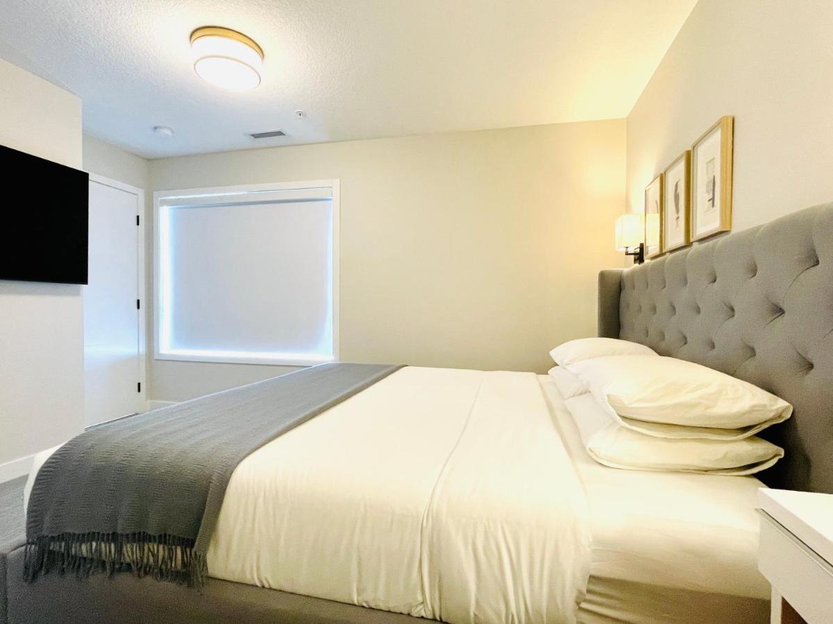 Joes Brand New 2 King Bedrooms Townhome In キャンモア エクステリア 写真